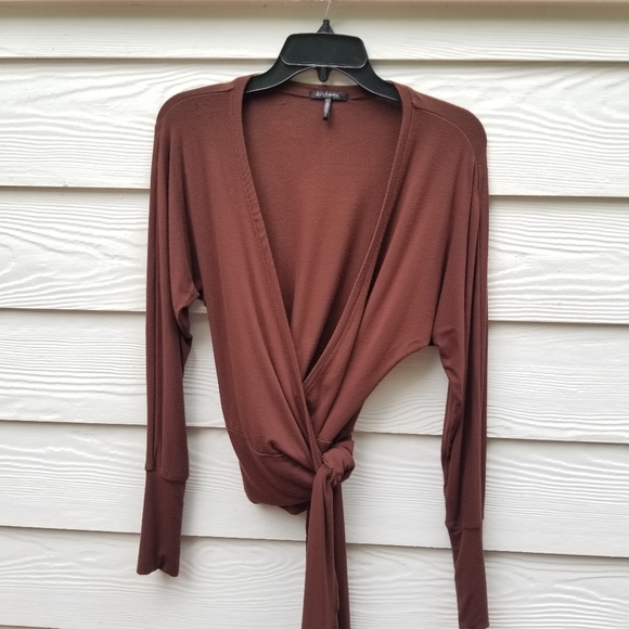 S Brown wraparound top by Daisy Fuentes - Picture 6 of 11